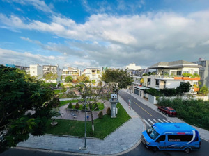 bán nhà vcn phước long 1 đối diện công viên và biệt thự view thoáng đẹp, an ninh 