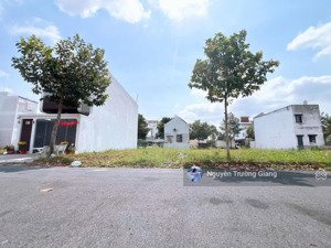 thiếu vốn bán gấp đất đẹp 120m2 phạm ngũ lão, gần trường thpt dĩ an, bình dương, giá 1 tỷ 3. shr