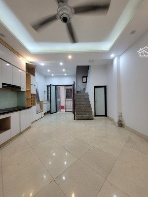 bán nhà 4 tầng trung tâm đông dư gần cầu thanh trì, sát đường giáp hải qua vinhomocepak1. 3pn 3,9tỷ