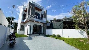 bán nhà sân vườn 2 tầng diên khánh - 200m2 ngang 8m, có sân đậu ô tô chỉ 3.7 tỷ