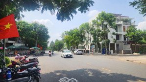 20 nền đất sổ đỏ khu đô thị cát lái 153 ha dt: 5x20 - 7x20 - 8x20 hướng : tây bắc và đông nam