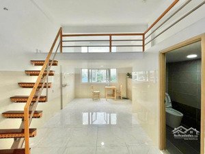 trống sẵn một căn siêu duplex xinh gác cao rộng thoáng