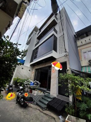 ngang khủng 6,4m tặng full nội thất gỗ đỏ không có căn thứ 2 giá chỉ 9,x tỷ không thương lượng