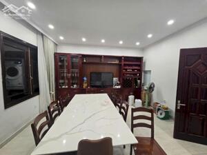 Cần bán nhà vị trí đẹp mặt tiền rộng lô góc ở và cho thuê phố Vương Thừa Vũ 51 m2