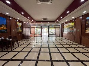 cho thuê mặt bằng vip ngang 8 tại nguyễn thị minh khai tp nha trang giá chỉ 65 triệu/th