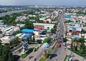 bán gấp nhà mặt phố sát quốc lộ 13, 4,6 tỷ, 122m2, 4pn, 3wc - ngay dìn ký - view nhìn sông sài gòn