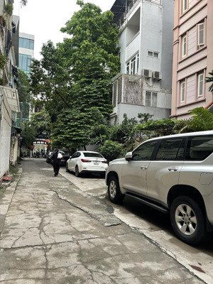 bán nhanh nhà trung tâm cầu giấy _ ô tô đỗ cửa ngủ trong nhà _ dt 55m2 mặt tiền rộng _ 14.3tỷ