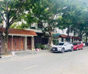 bán biệt thự mặt hồ thành phố giao lưu căn duy nhất - view đẹp hiếm có