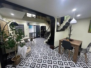 nhà tập thể trần hưng đạo 50m t2 + t3 giá 5.3 tỷ hoàn kiếm, vị trí khu trung tâm, cách mặt phố 20m