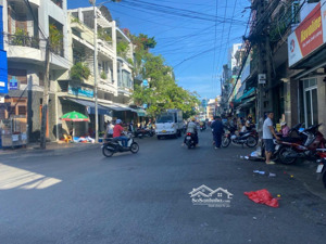 bán nhanh căn nhà 3 tầng mặt tiền ngay chợ phương sài dt 108m2 nở hậu, vị trí kinh doanh, 8,1 tỷ