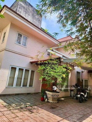 bán nhà mặt phố 28 trần cao vân. phường 11. q.phú nhuận| 130tr/m2 | tường villa 