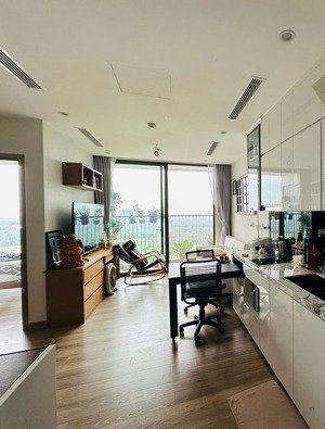 bán 2 phòng ngủ sân vườn góc 15a sol forest view đẹp, hiếm, nội thất 400 triệu. lh 