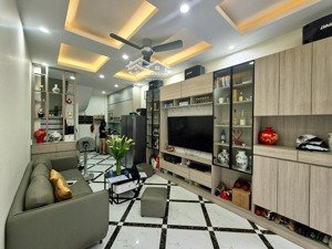 nhà lạc long quân- hàng xóm hồ tây- 34m2- 7,x tỷ (x bé)