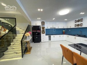 tt.nhà bè - xe hơi ngủ nhà - full nội thất cao cấp - 9x triệu/m2