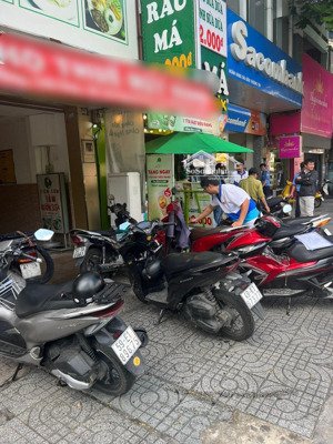 cho thuê mặt bằng kinh doanh tự do. có lề đường, lối đi riêng. có chỗ ở lại