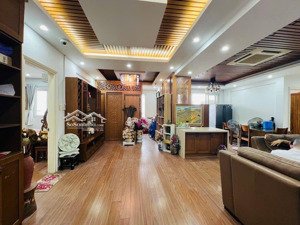 căn hộ b1 mặt đường cầu giấy - 125m2 - 3 ngủ, 2wc - lô góc, 2 ban công - phòng khách rộng - ful đồ