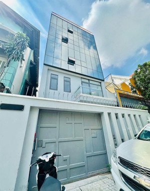 siêu phẩm ốp kính - 226d huỳnh văn bánh, phường 11, pn- có thang máy, có pccc