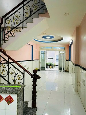 bán nhà hẻm đường số 11, nhà 1 trệt 2 lầu, hẻm 5m, giá chỉ 4.65 tỷ tl