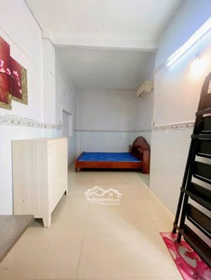 q4 nhà đẹp hoàn công đủ 3 tầng btct . n lớn 7.5m . shr 50m2 . nhỉnh 5 tỷ còn tl