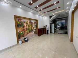 Cho thuê nhà mặt phố Văn Cao, DT: 85m2, 4 ngủ khép kín.