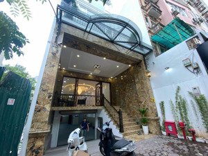 cho thuê tòa nhà văn phòng 9 tầng mặt phố trung kính. dt 135m2, mt 6.5m. giá 180 tr/th