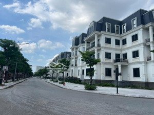 chủ nhà bán gấp căn lk góc mặt tây giá 42 tỷ. liên hệ 