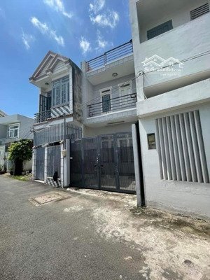 bán nhà 1 trệt 2 lầu dt 150m2 thổ cư hẻm thông xe tải đường gò cát, p phú hữu, q9 6,8 tỷ sổ hồng