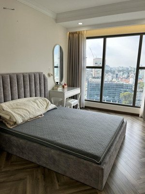 cho thuê căn hộ 3pn 105m2 view đẹp saigon royal đầy đủ nội thất