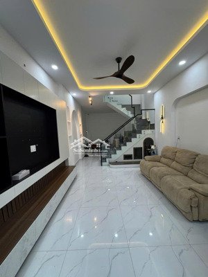 siêu phẩm đường bình đông sát bên cầu chà và quận 8 nhỉnh 4 tỷ 