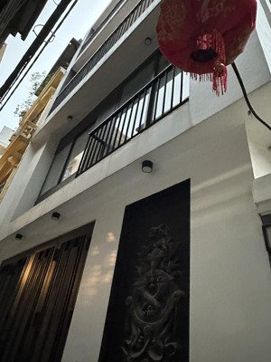 chính chủ cần bán nhanh căn nhà phân lô duy nhất có một không hai tại phố cầu giấy