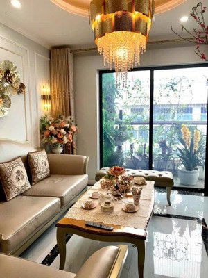 bán căn góc 122m2 thống nhất complex - 82 nguyễn tuân, sẵn nội thất đẹp, có slot ô tô, giá 81 tr/m2