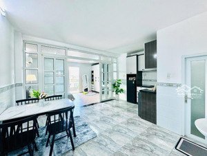 căn hộ 1 phòng ngủ có ban công tân bình gần đh tài chính