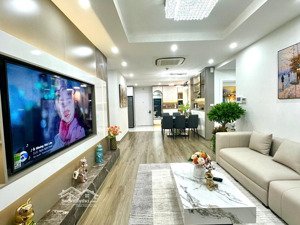 gia đình cần bán nhanh căn hộ 3pn dt 114m2 full nội thất cc goldmark giá 7.3 tỷ. lh 