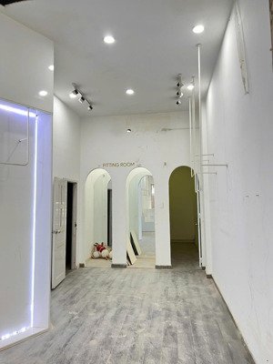 giá thuê rẻ 15 tr/th- cho thuê mặt bằng 25 lý chính thắng, quận 3- lối đi riêng, nhà mới chính chủ