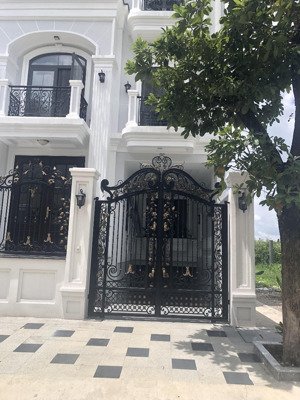bán gấp lô đất kdc thế kỷ 7,5x20,5m giá chỉ 23,8 tỷ lh 