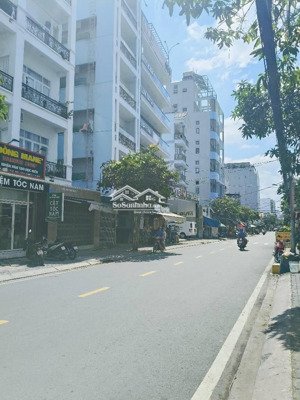 mặt tiền hiếm trung tâm q7 chỉ hơn 15 tỏi đường lý phục man diện tích lên đến 145m2