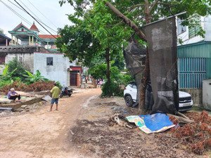 76m, đất mặt đường 12m đầu làng lương quy (vị trí vàng) có một không hai !