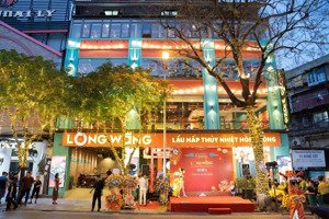 siêu hót. cho thuê mặt bằng kinh doanh phố xuân la cực sầm uất dt 200m2x3 tầng, mt 15m, giá 90triệu