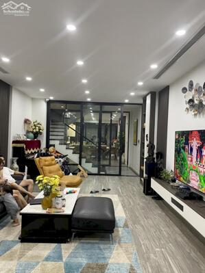 Bán nhà Trần Hưng Đạo 70m2 nhà đẹp đường oto lô góc 3 thoáng 31.5 tỷ