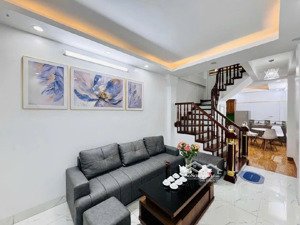 bán gấp nhà đẹp khương trung - ngõ thông - 3 nhà ra ô tô - 40m2 sổ đỏ chính chủ - chỉ 8.5 tỷ