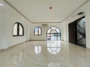 mặt ngõ ô tô - gần phố 7 tầng thang máy - thông sàn - ở cho thuê