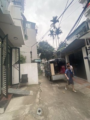 bán nhà long biên thạch bàn đường nguyễn văn linh ngõ 68 dt 36.5 6.65ty ô tô đỗ cửa