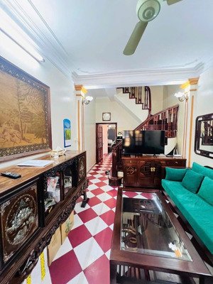 phân lô cầu giấy 52m*3 tầng,oto tải đỗ cửa,ngõ thông,2 thoáng,ba bước ra phố,khung cột chắc chắn