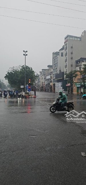 bán nhà mặt phố xã đàn vị trí đẹp. vỉa hè kinh doanh sầm uất. sổ vuông đẹp như phân lô. giá 27,7 tỷ