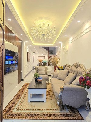 nhà đàm quang trung, mới diện tích rộng, lô góc gần bãi ô tô giá chỉ 8,3 tỷ