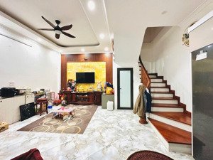 nhà trần duy hưng cầu giấy 51m 4tầng mt 7m 3 thoáng ôtô đỗ cổng 11.3tỷ