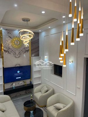 ô tô đỗ cửa , ngõ nông gần phố , gần bãi gửi ô tô 30m2 + 5 tầng định công thượng .