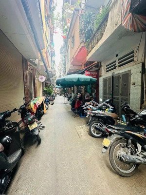 vị trí: tây sơn, gần phố trung tâm đống đa diện tích: 35m sổ đỏ / 50m sử dụng