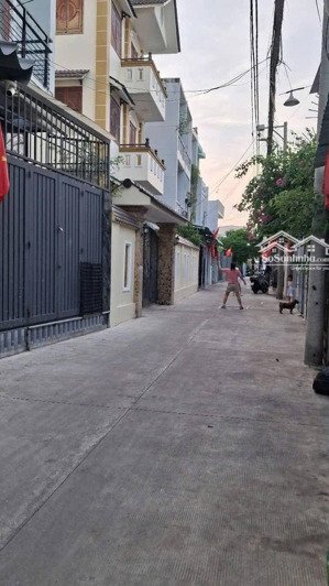 phú mỹ q.7. 90m2. ôtô đậu cửa. 4tầng. 12phòng cho thuê. hoan cong chuẩn. chỉ 9ty
