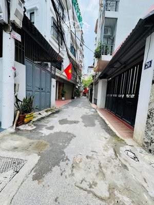 nhỉnh 6 tỷ - bồ đề - hồng tiến long biên - 31m 5 tầng - sát phố hồng tiến - ô tô đỗ cửa